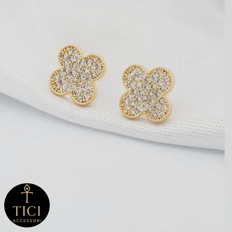 Brinco Trevo da Sorte Cravejado