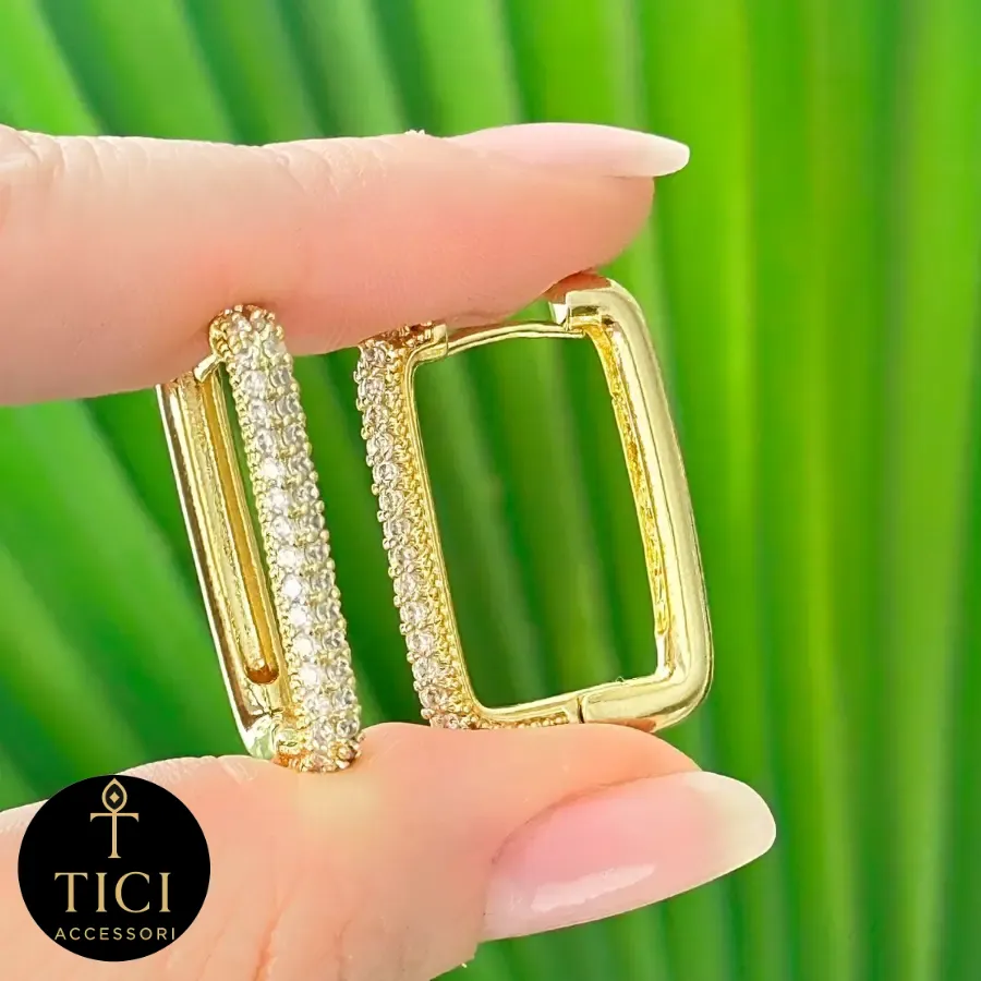 Argola Quadrada Cravejada Dourada Tube