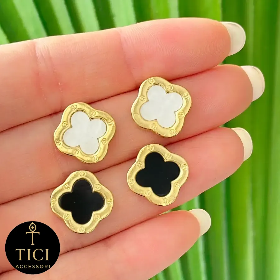 Brinco Trevo Madrepérola com Dourado