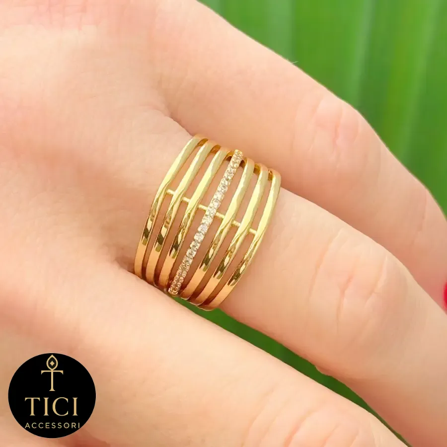 Anel Multi Fios Dourado com Brilho Central