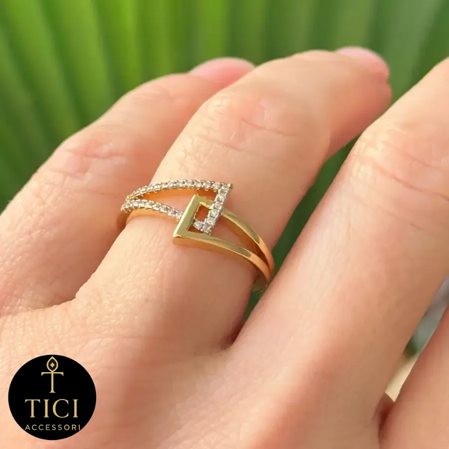 Anel Geométrico Vazado com Zircônias