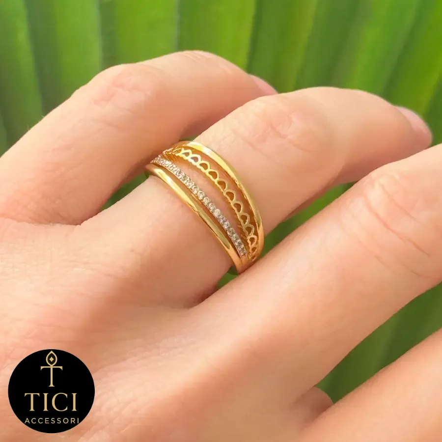 Anel Corações e Brilho Dourado