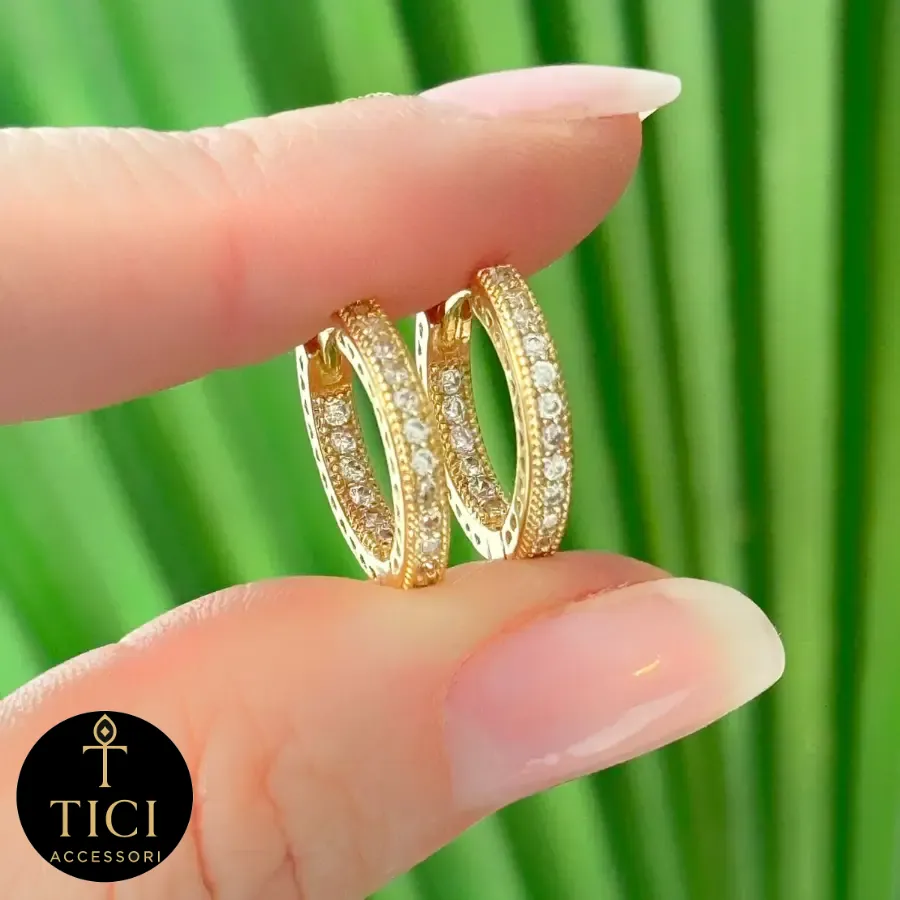 Argola Cravejada Brilho Versátil