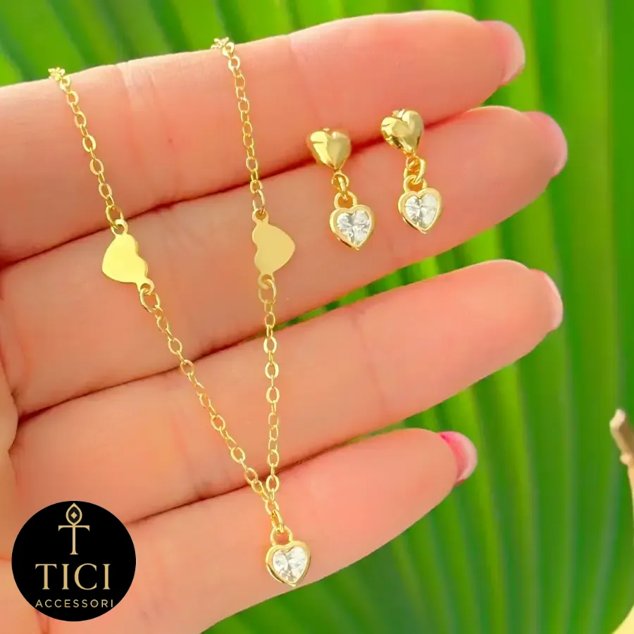 Conjunto Infantil Dourado com Corações Radiantes