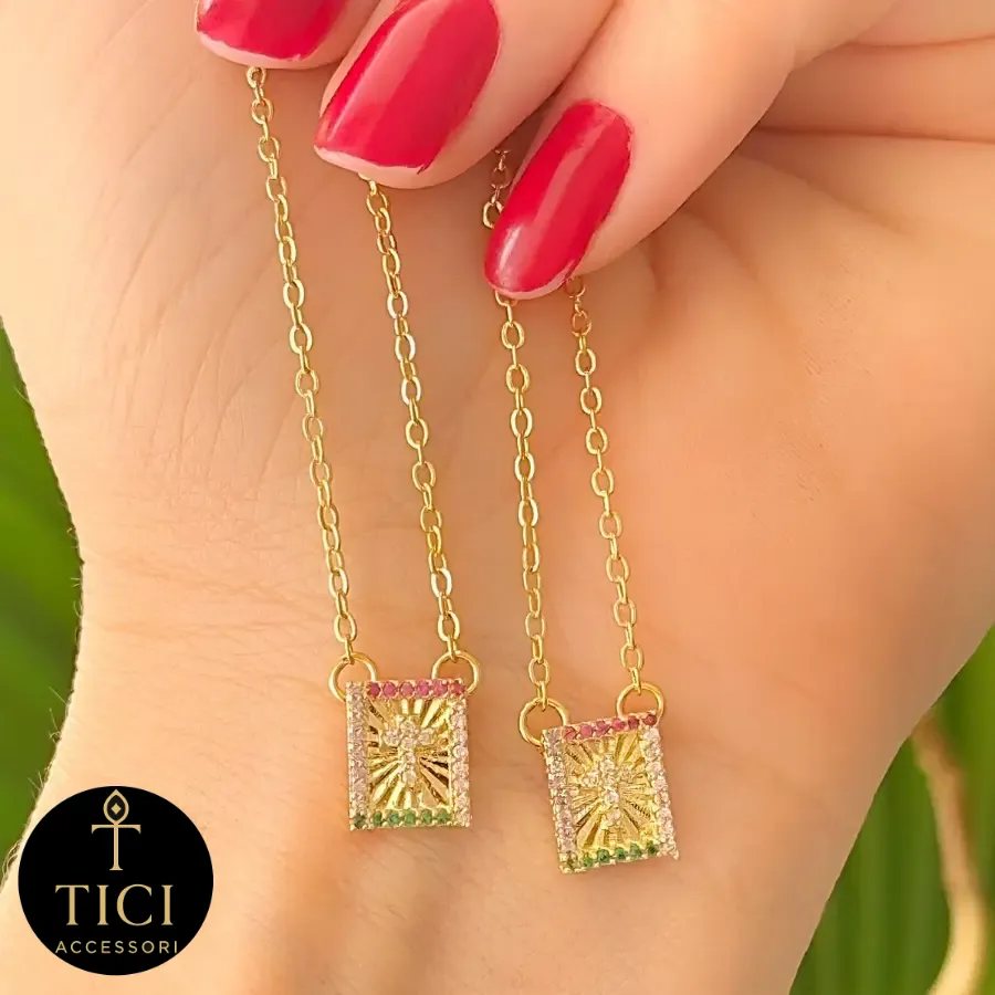 Escapulário Grumet Dourado com Zircônias Cravejadas Coloridas