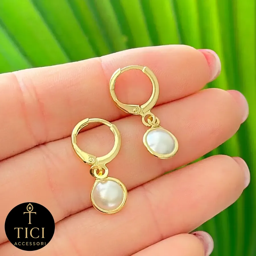 Argola Dourada com Pérola Luminosa