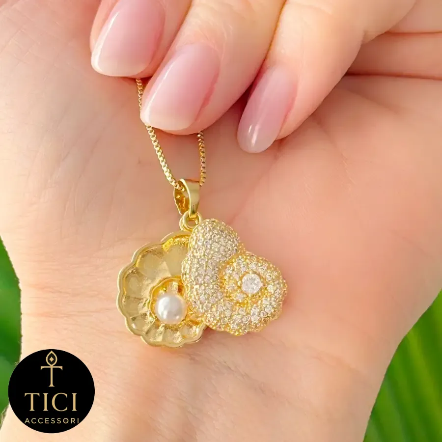 Colar Conchas Douradas com Pérola e Brilho Cintilante