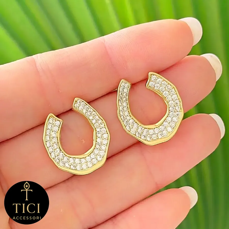 Brinco Meia Lua de Brilho Cravejado