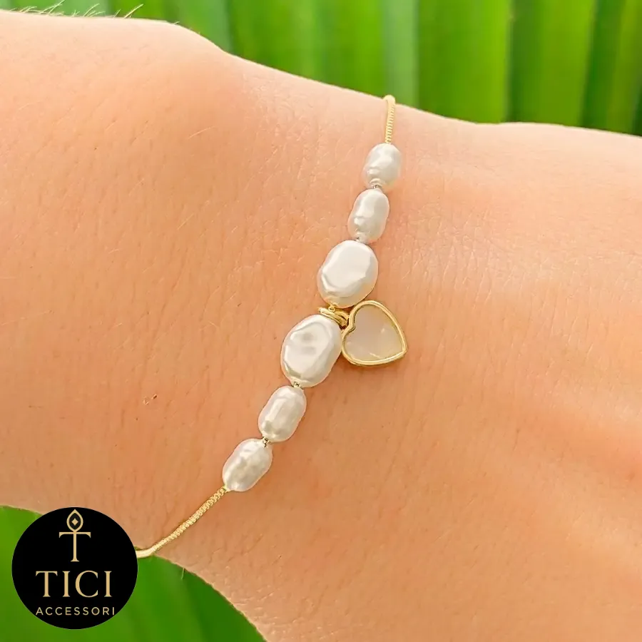 Pulseira de Pérolas Barrocas e Coração Delicado