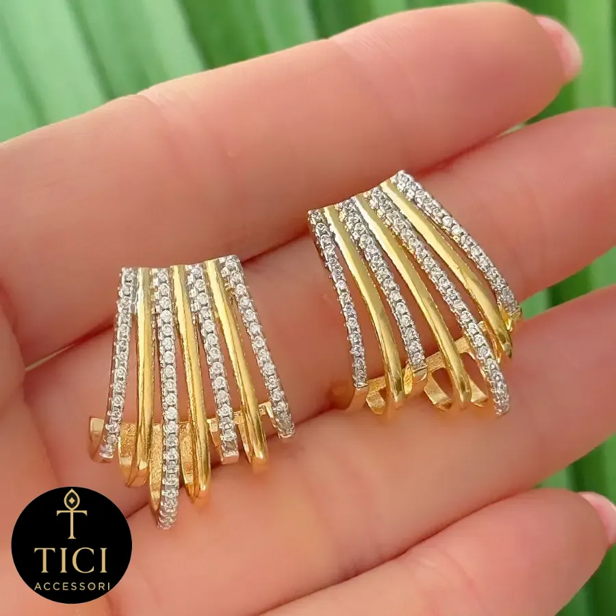 Brinco Cascata de Brilho Dourado