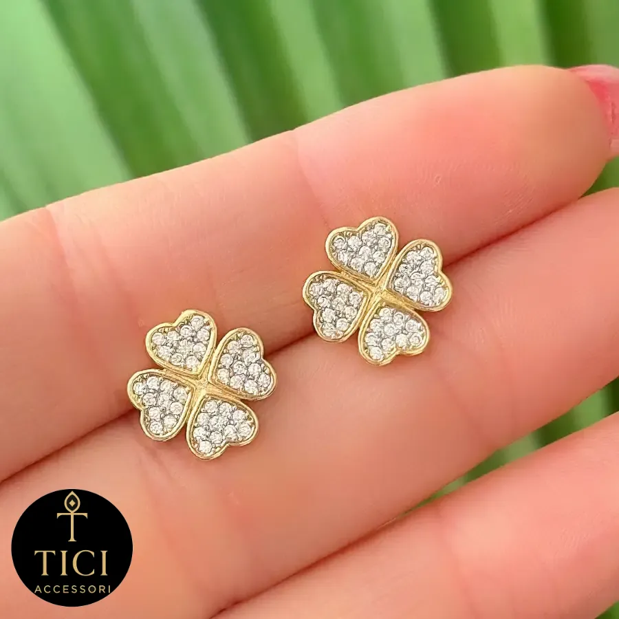Brinco Trevo de Quatro Folhas Cravejado