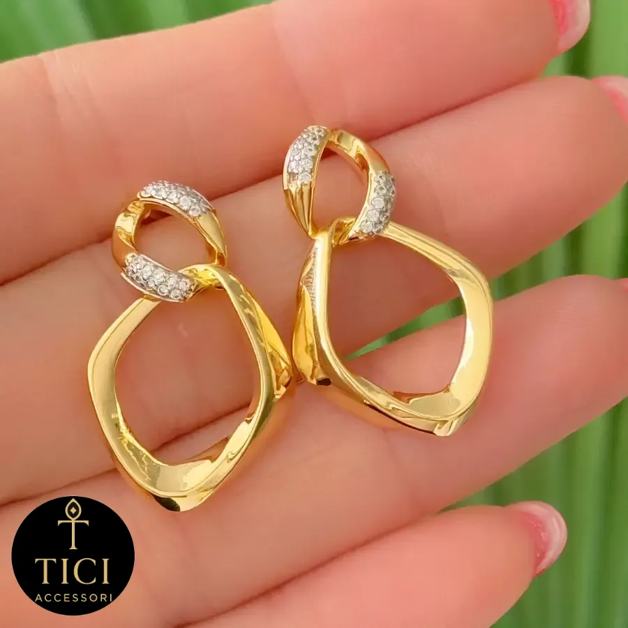 Brinco Elos Duplos Dourados com Brilho