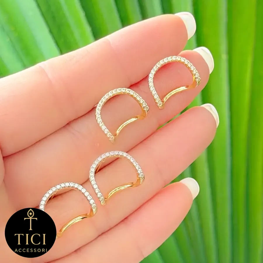 Brinco Mini Garra Cravejado