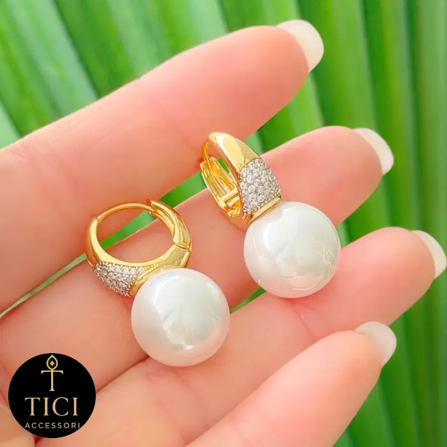 Brinco Argola Pérola e Cristais Dourado