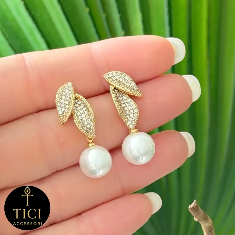 Brinco Folha de Zircônias e Pérola