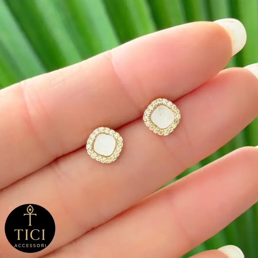 Brinco Madrepérola e Brilho Dourado