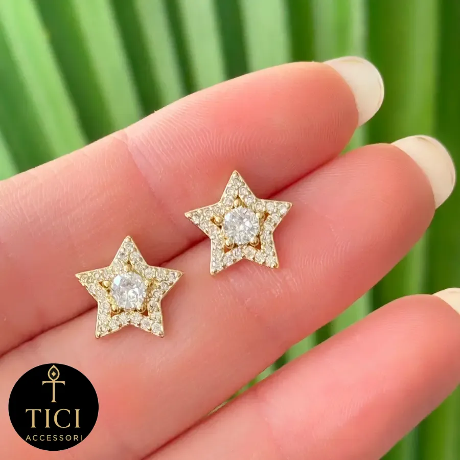 Brinco Estrela Cravejada com Ponto de Luz
