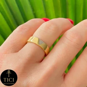 Anel de Faixa Larga com Detalhe em V Cravejado - Imagem 1