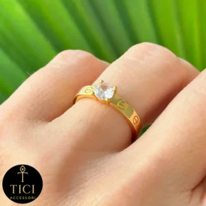 Anel Solitário com Detalhes de Relevo em Círculo - Imagem 1