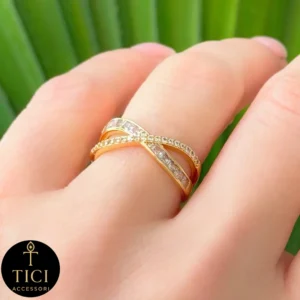 Anel com Design em X e Detalhe de Zircônias Baguetes - Imagem 1