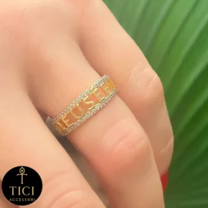 Anel Aliança "Deus é Fiel" Vazado com Dois Filetes Cravejados - Imagem 1