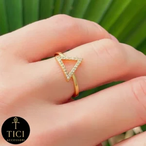 Anel com Triângulo Vazado Cravejado em Zircônias - Imagem 1